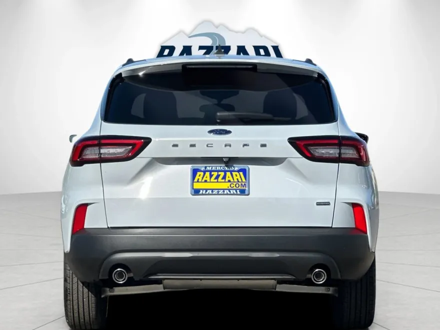 2025 Ford Escape ST-Line photo 1