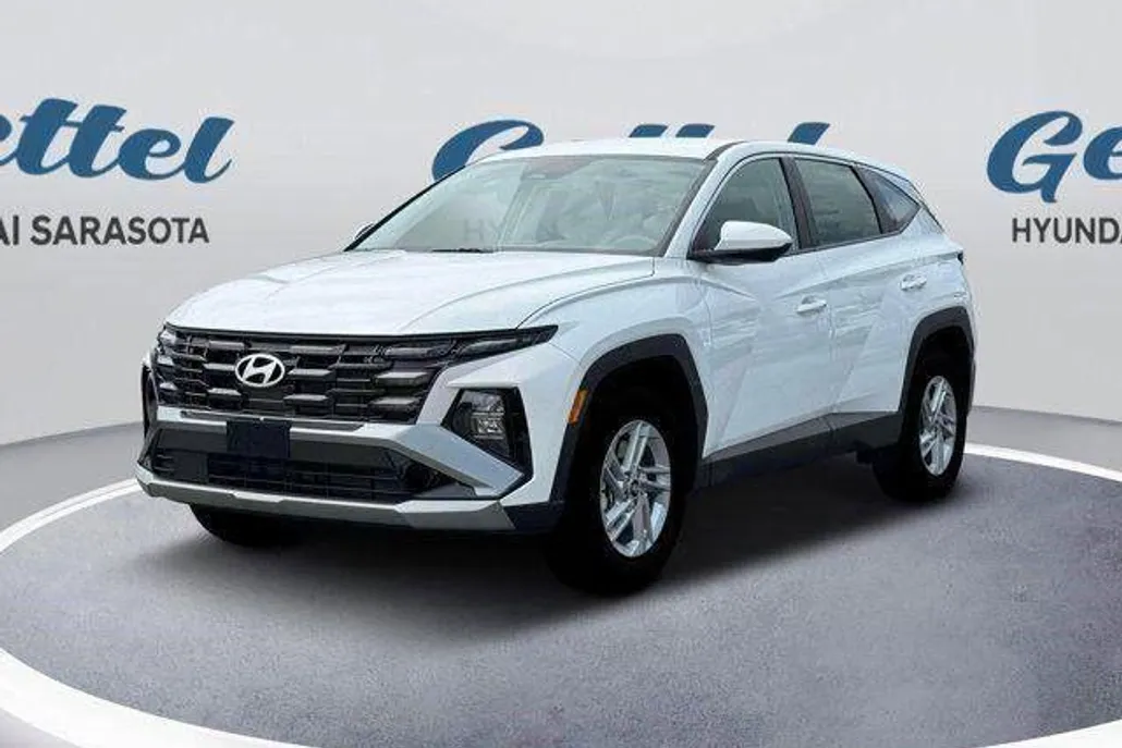 2025 Hyundai Tucson SE photo 1