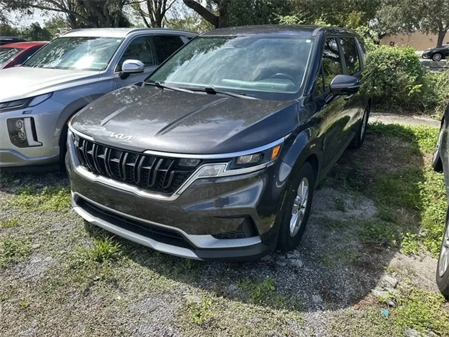 2023 Kia Carnival LX photo 1