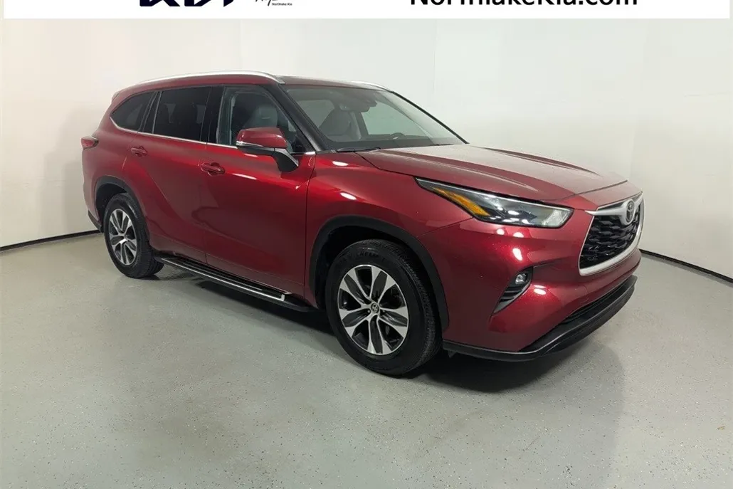 2022 Toyota Highlander XLE photo 1