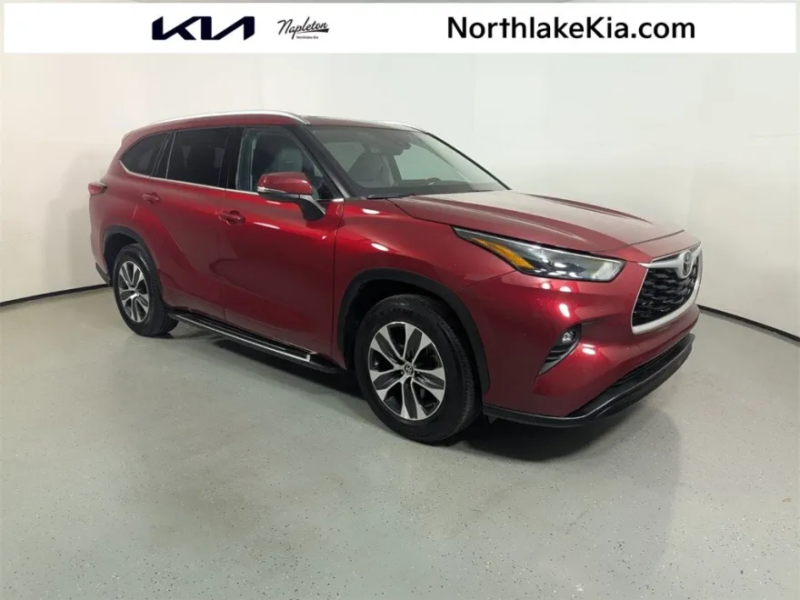 2022 Toyota Highlander XLE photo 1