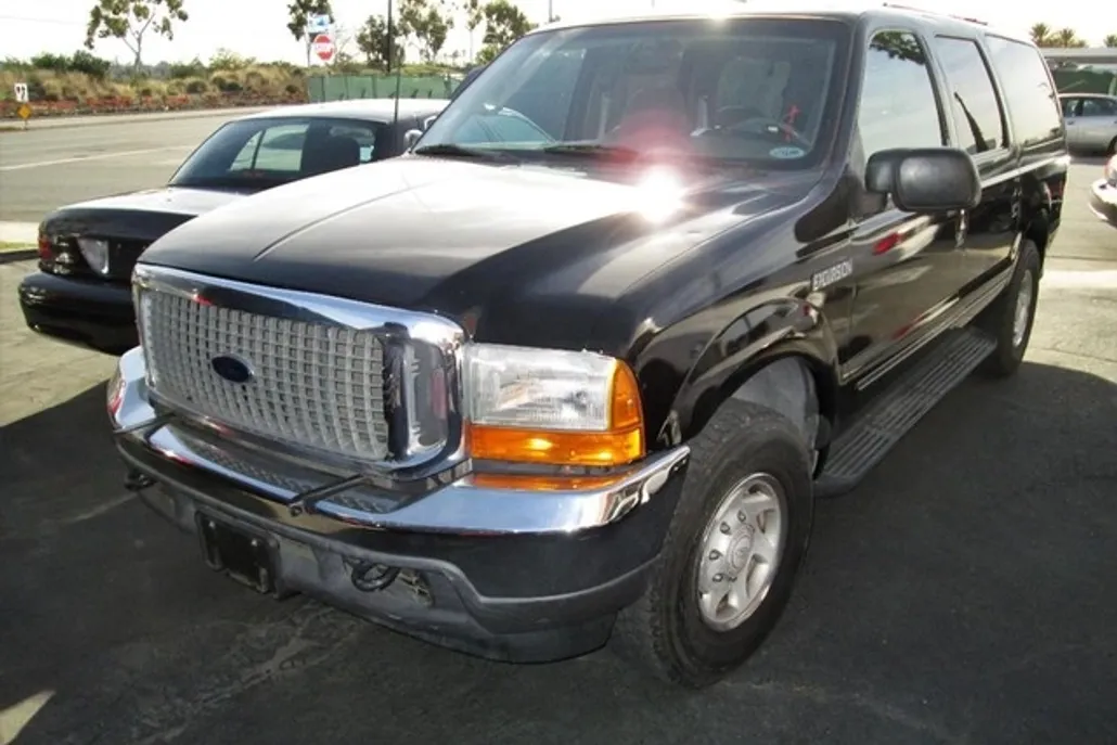 2000 Ford Excursion XLT photo 1