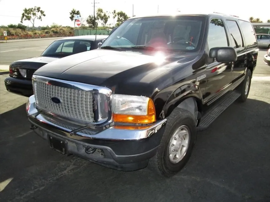2000 Ford Excursion XLT photo 1