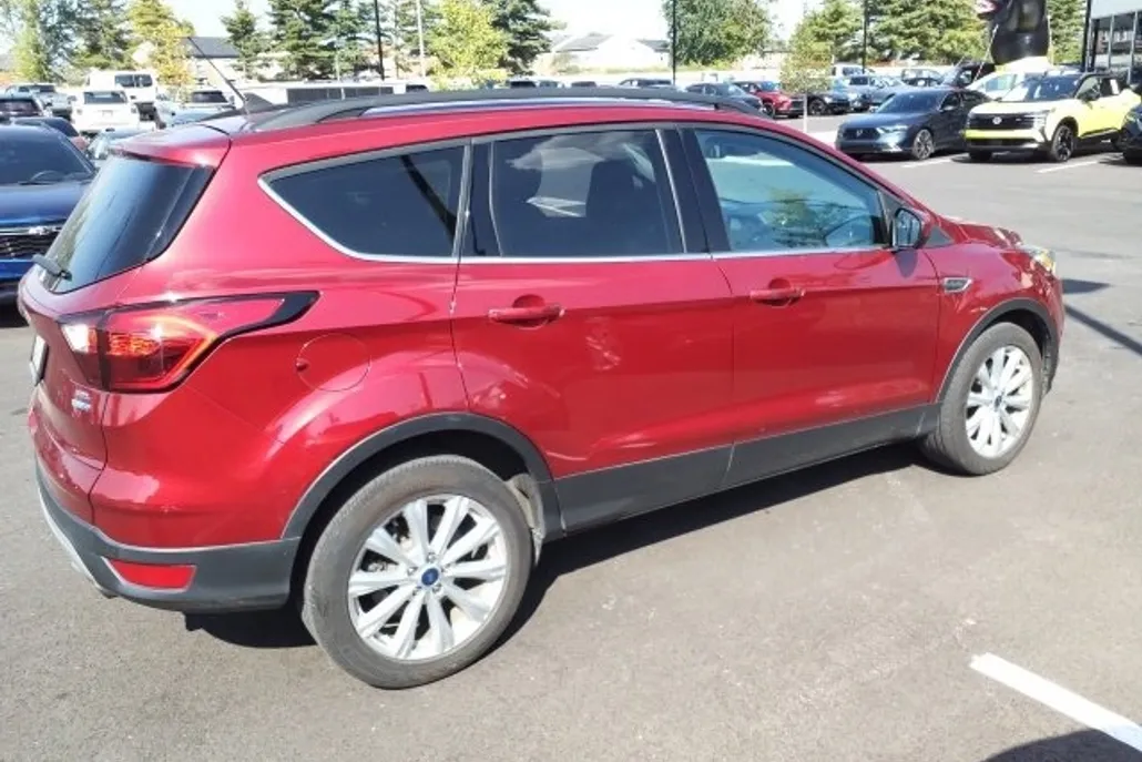 2019 Ford Escape SEL photo 1