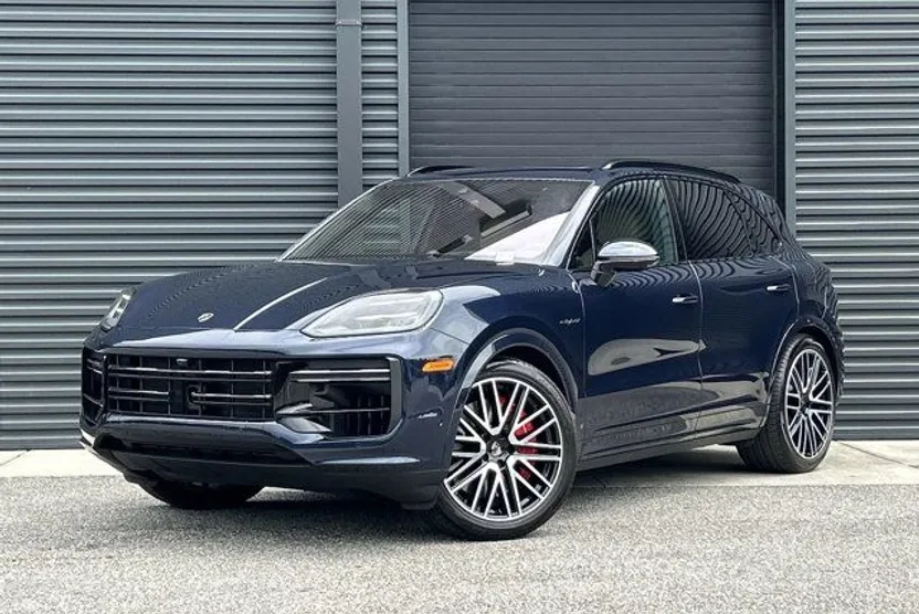 2025 Porsche Cayenne E-Hybrid Turbo photo 1