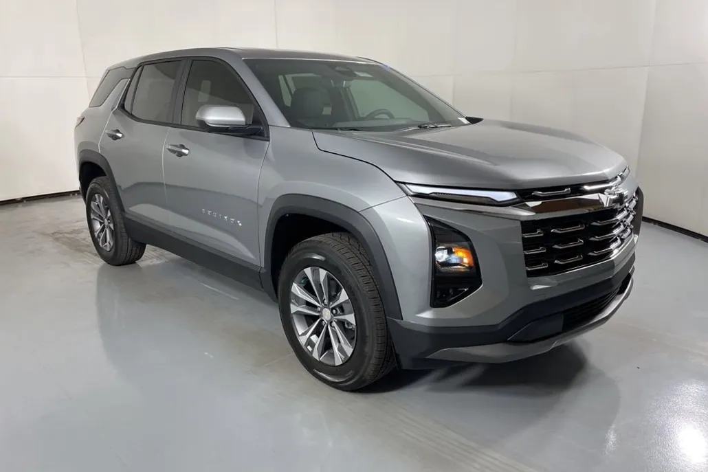 2026 Chevrolet Equinox LT photo 1