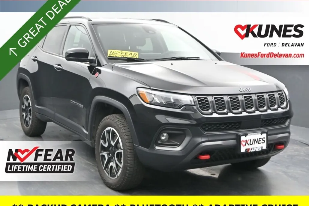2024 Jeep Compass Trailhawk photo 1