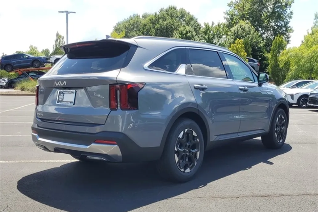2025 Kia Sorento S photo 1