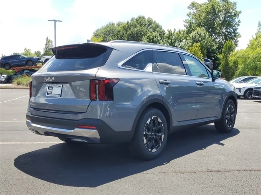 2025 Kia Sorento S photo 1