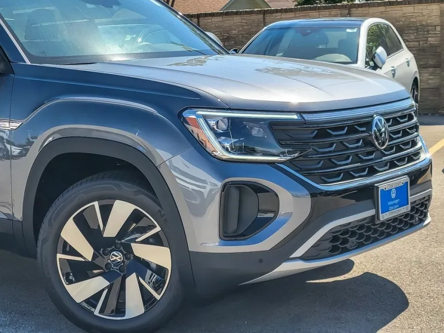 2025 Volkswagen Atlas Cross Sport SE Technology photo 1