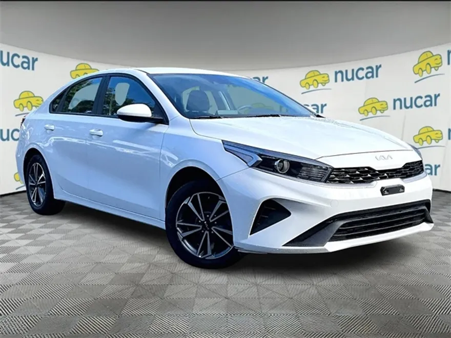 2023 Kia Forte LXS photo 1