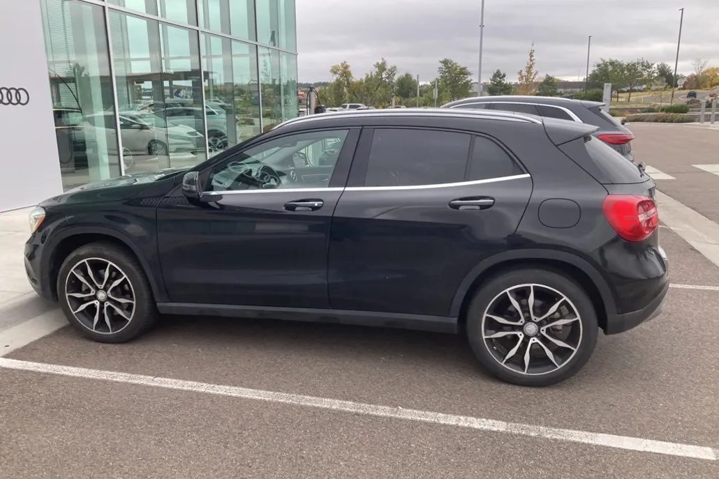 2015 Mercedes Benz GLA 250 4MATIC photo 1