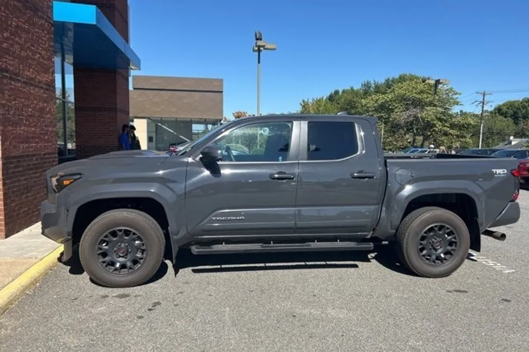 2024 Toyota Tacoma SR5 photo 1