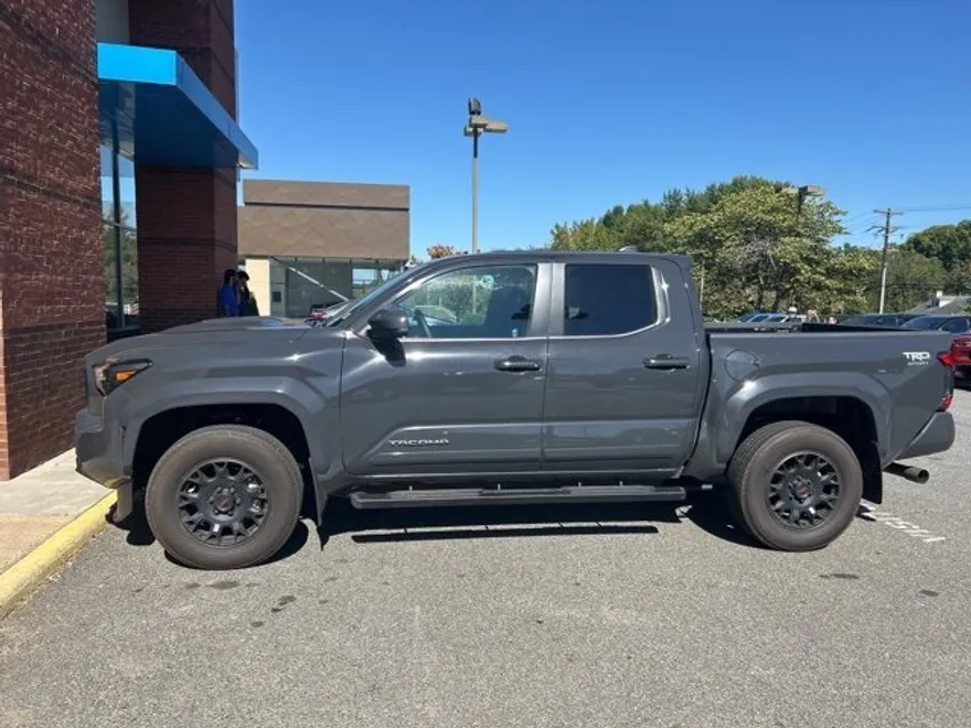 2024 Toyota Tacoma SR5 photo 1