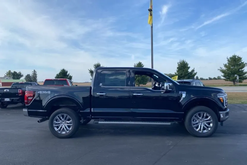 2025 Ford F-150 Lariat photo 1