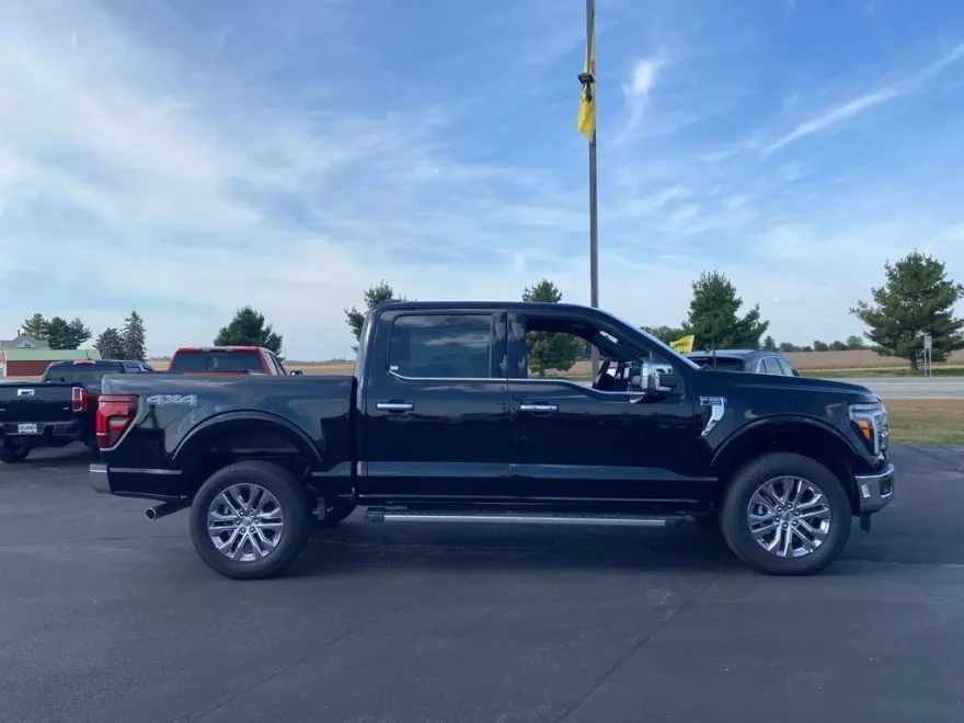 2025 Ford F-150 Lariat photo 1