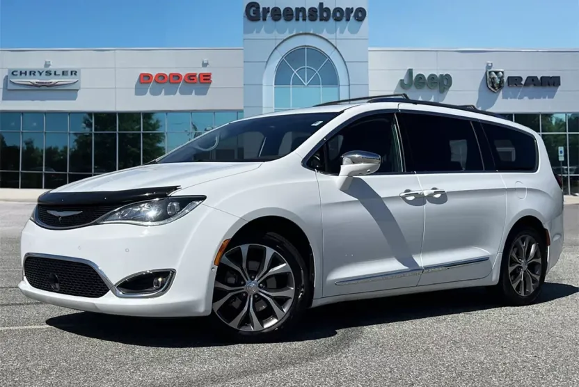 2017 Chrysler Pacifica Limited photo 1