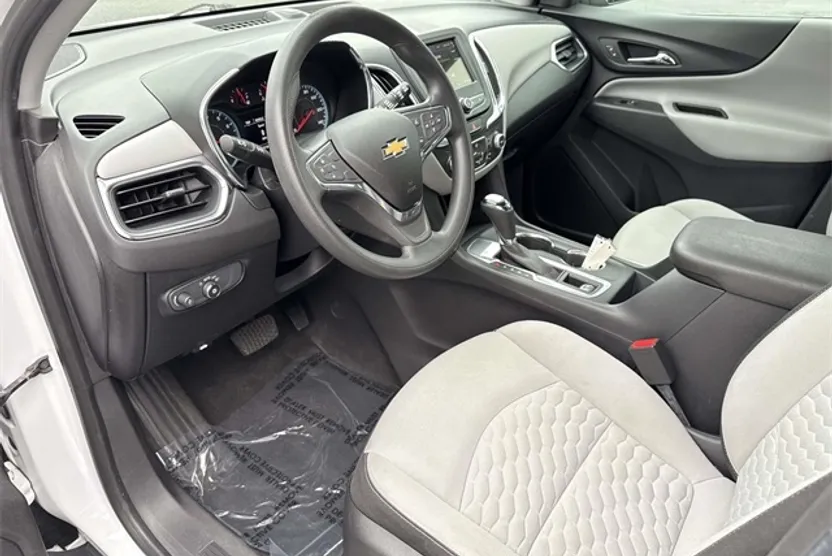 2019 Chevrolet Equinox LS photo 1