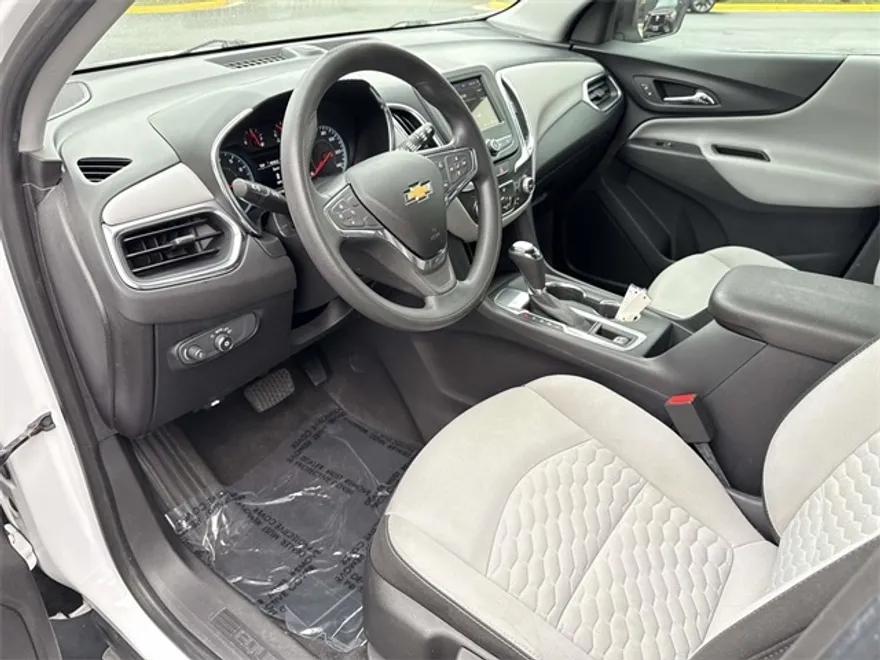 2019 Chevrolet Equinox LS photo 1