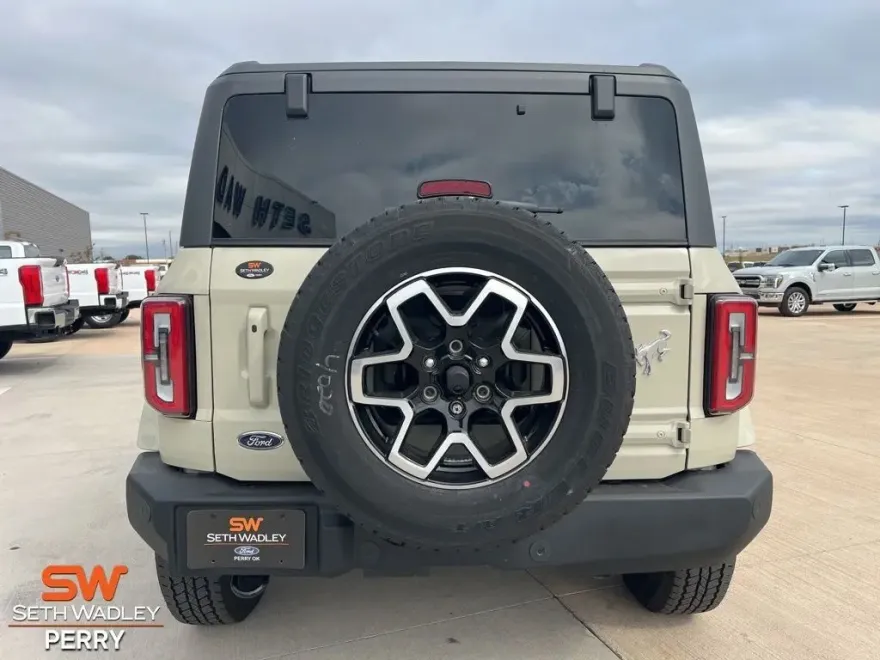 2025 Ford Bronco Outer Banks photo 1