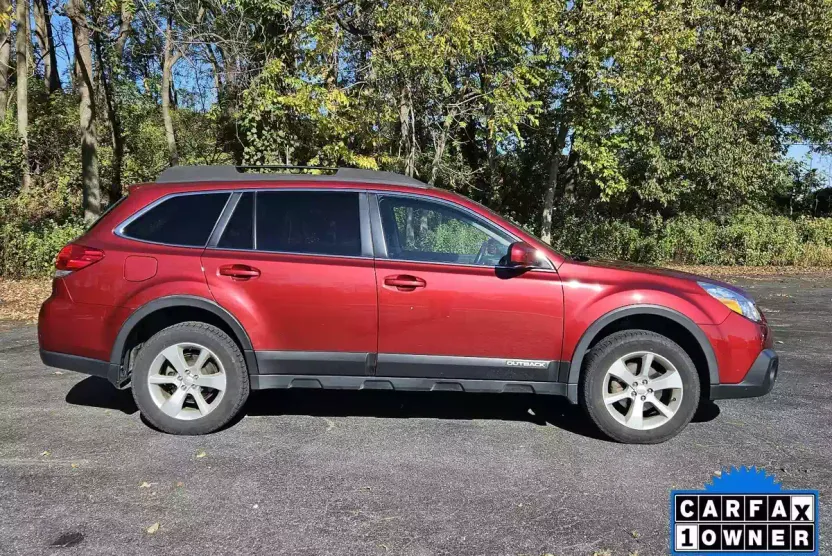 2013 Subaru Outback 2.5i Premium photo 1