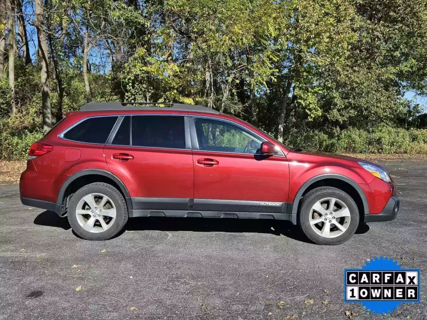 2013 Subaru Outback 2.5i Premium photo 1