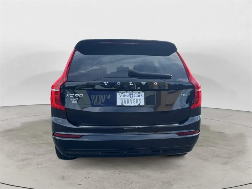 2023 Volvo XC90 B5 Core photo 1