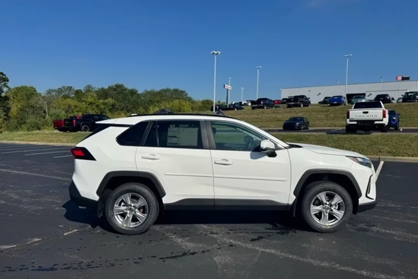 2025 Toyota RAV4 XLE photo 1