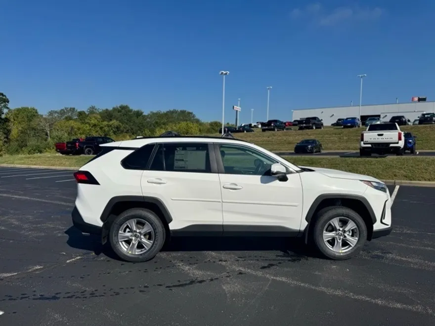 2025 Toyota RAV4 XLE photo 1