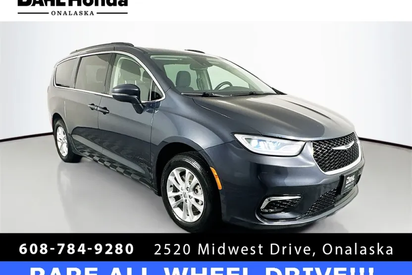 2021 Chrysler Pacifica Touring photo 1