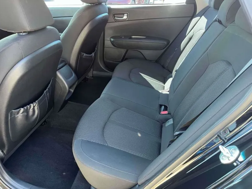 2016 Kia Optima LX photo 1