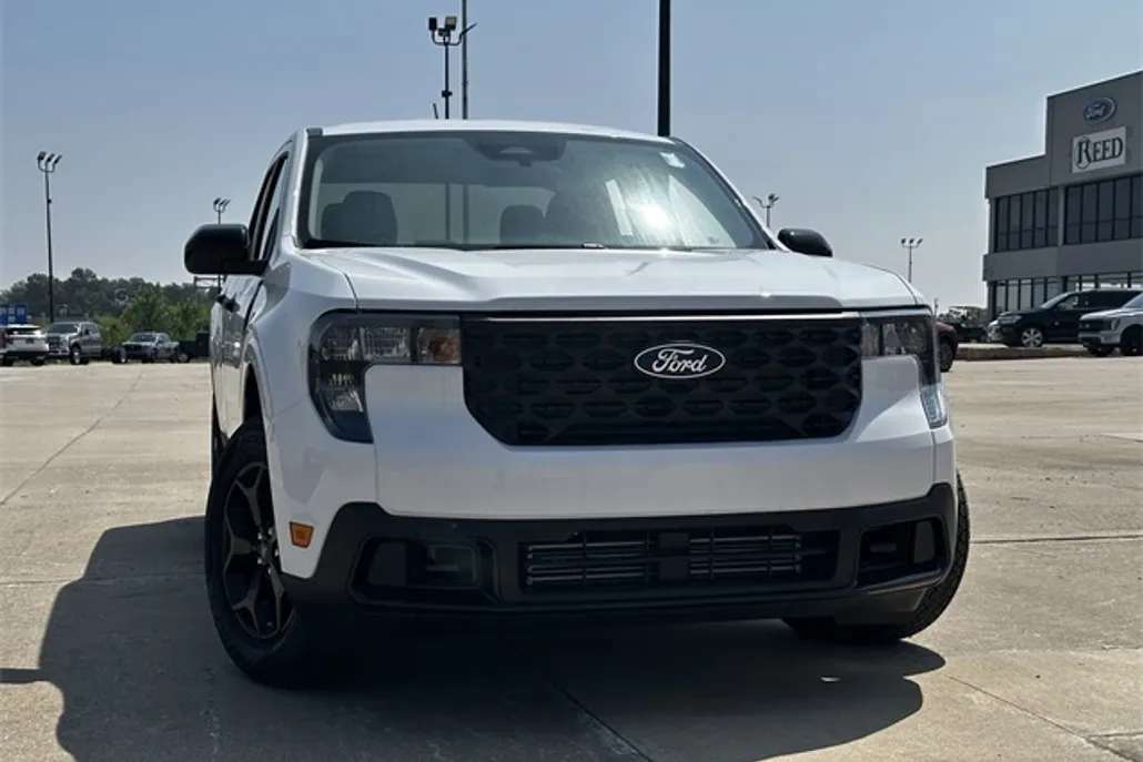 2025 Ford Maverick XLT photo 1