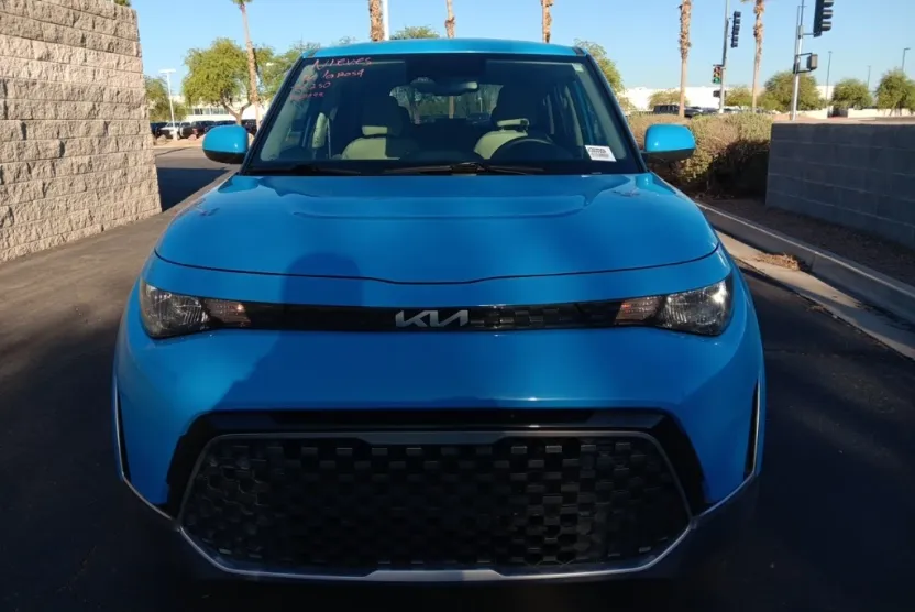 2023 Kia Soul EX photo 1