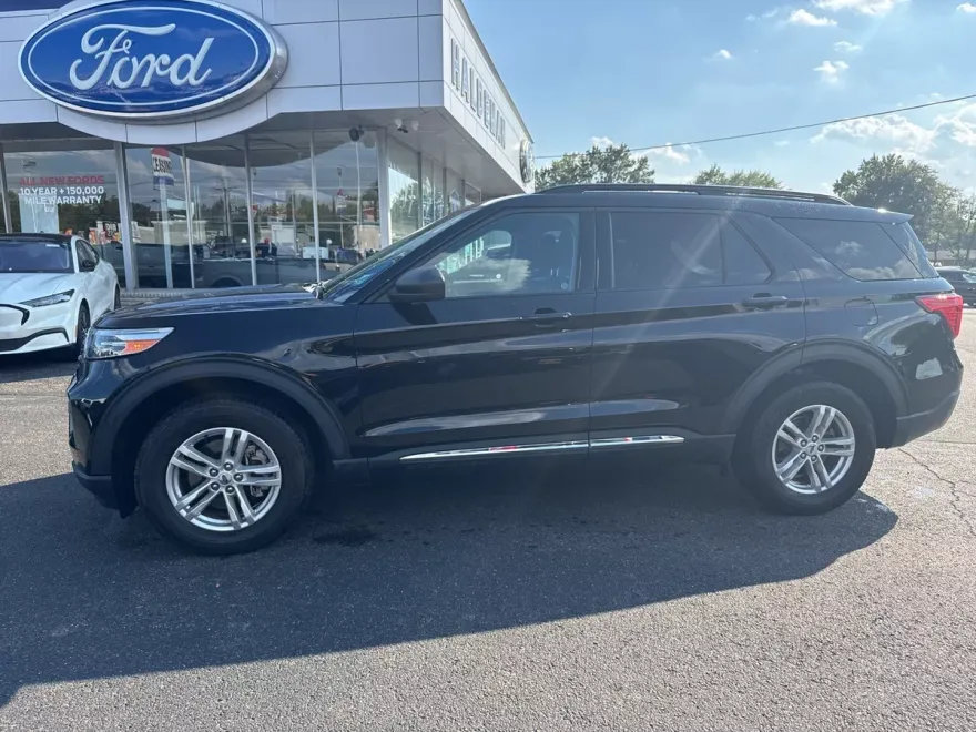 2022 Ford Explorer XLT photo 1