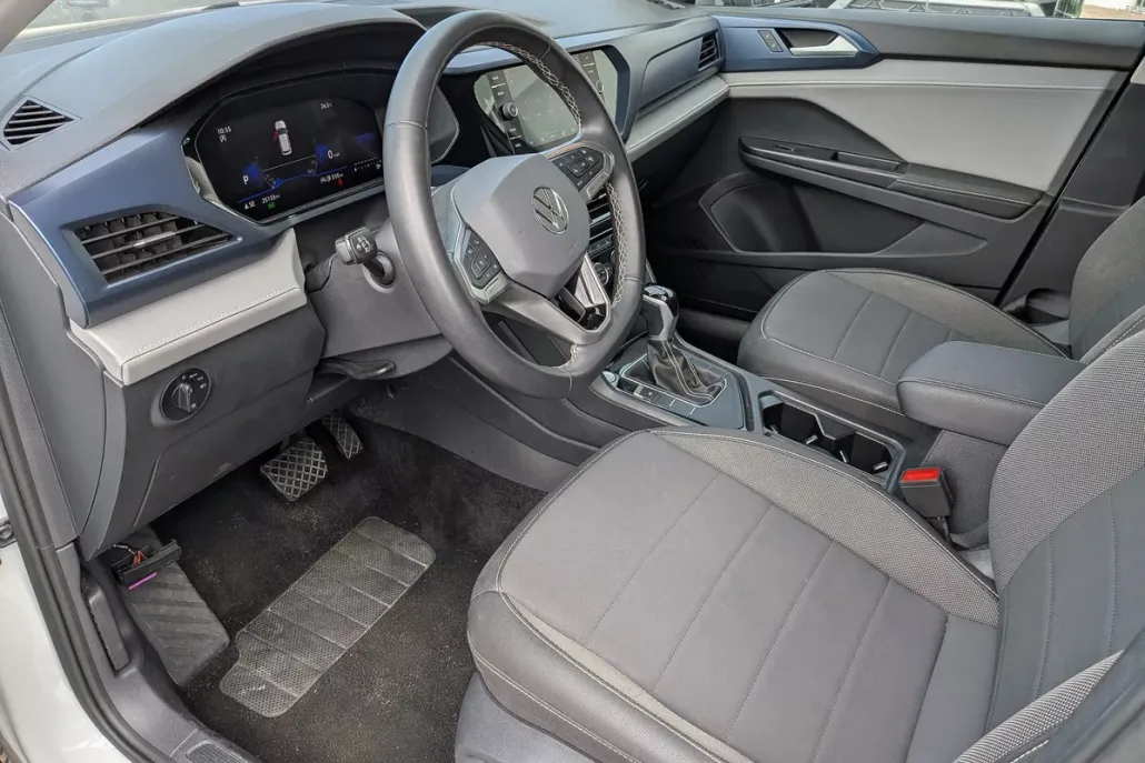 2024 Volkswagen Taos SE photo 1