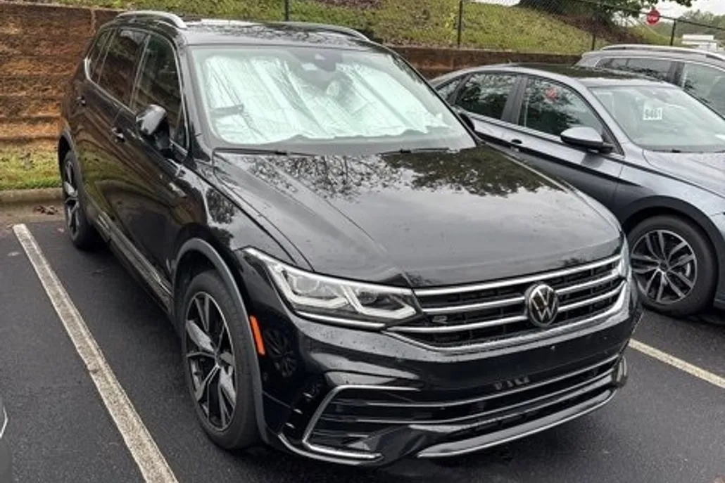 2022 Volkswagen Tiguan SEL Premium R-Line photo 1