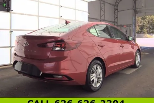 2020 Hyundai Elantra SEL photo 2