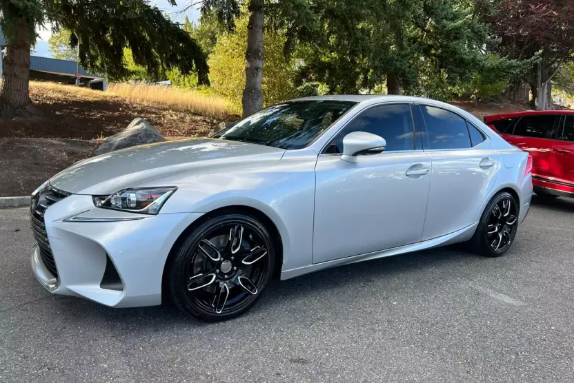 2017 Lexus IS 200t photo 1
