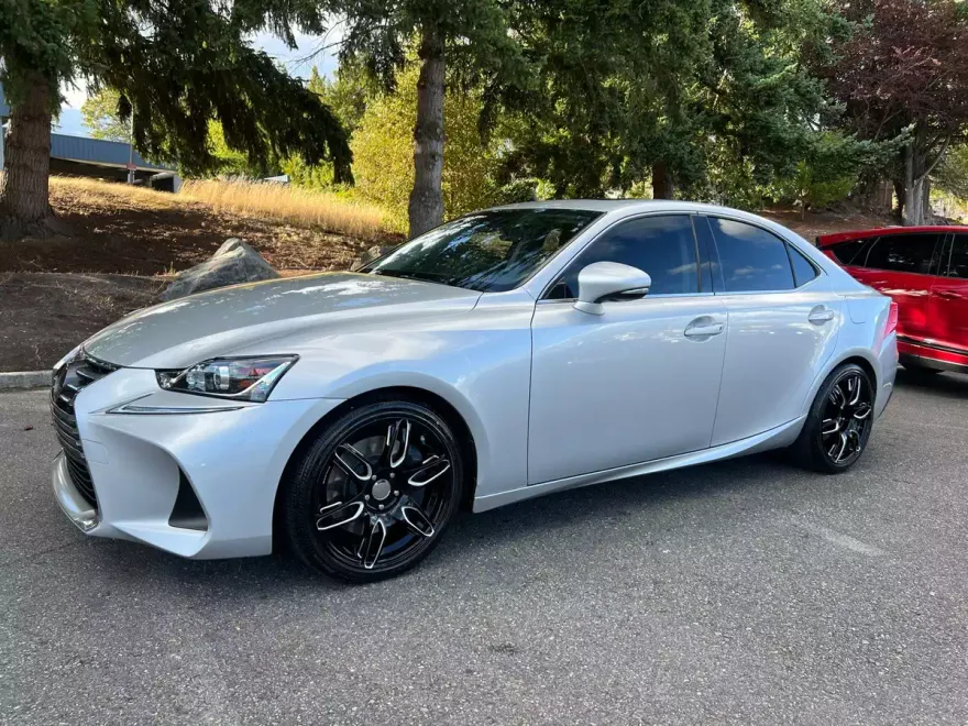 2017 Lexus IS 200t photo 1