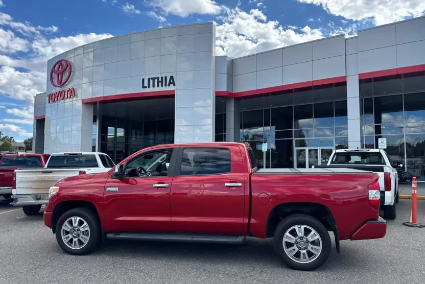 2017 Toyota Tundra Platinum CrewMax photo 1