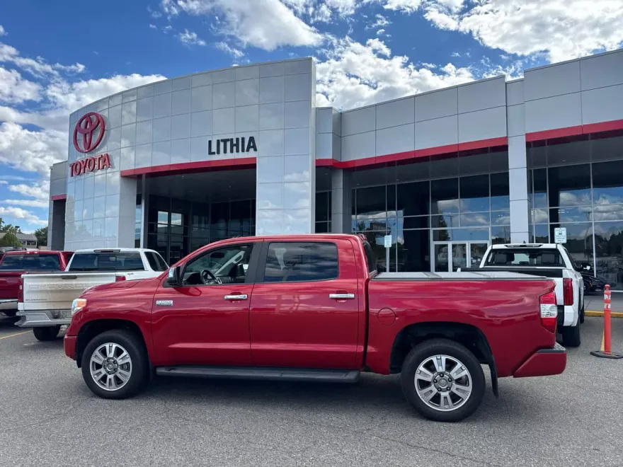 2017 Toyota Tundra Platinum CrewMax photo 1