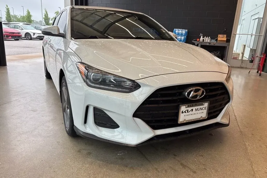 2020 Hyundai Veloster 2.0L Premium photo 1