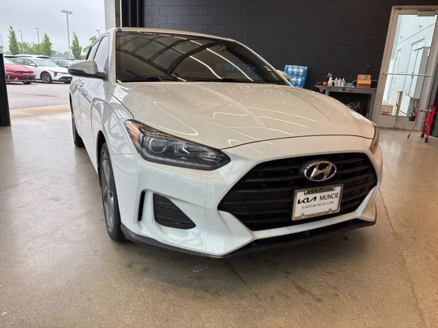 2020 Hyundai Veloster 2.0L Premium photo 1