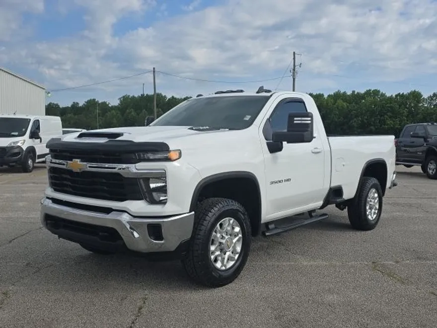 2024 Chevrolet Silverado 3500HD LT photo 1
