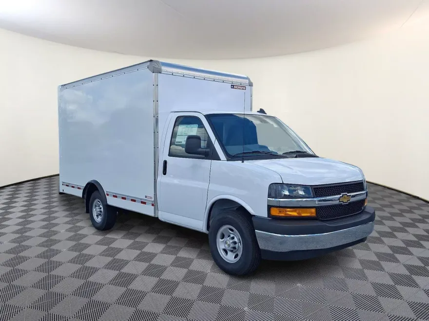 2025 Chevrolet Express 3500 Cutaway Van photo 1