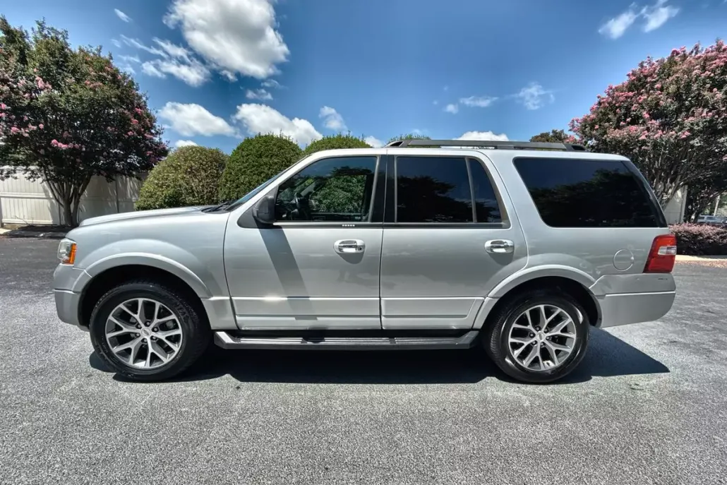2017 Ford Expedition XLT photo 1