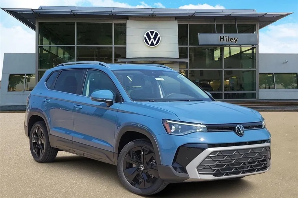 2025 Volkswagen Taos SE photo 1