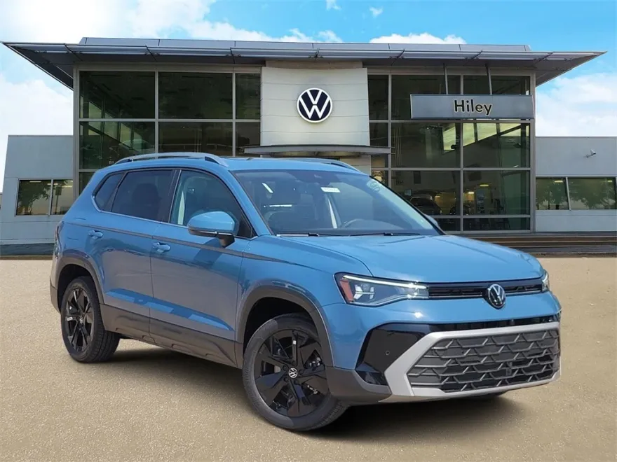 2025 Volkswagen Taos SE photo 1
