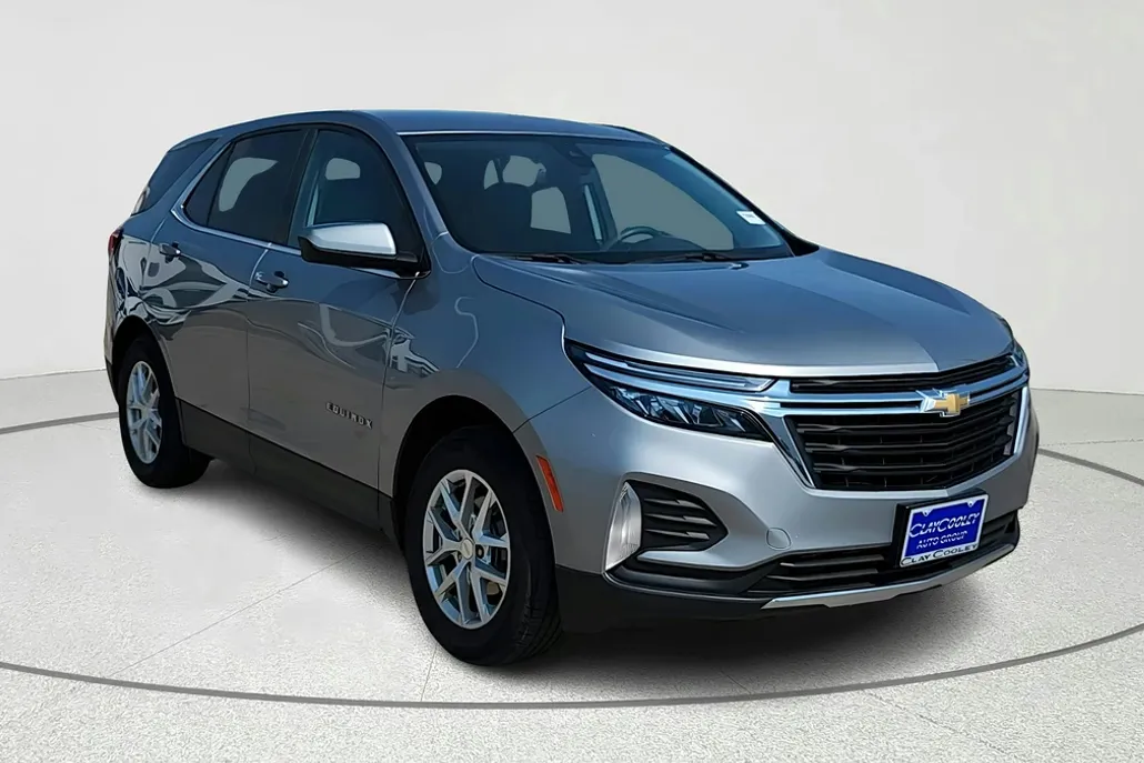 2024 Chevrolet Equinox LT photo 1