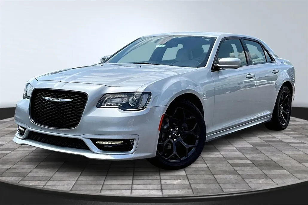 2019 Chrysler 300 S photo 1